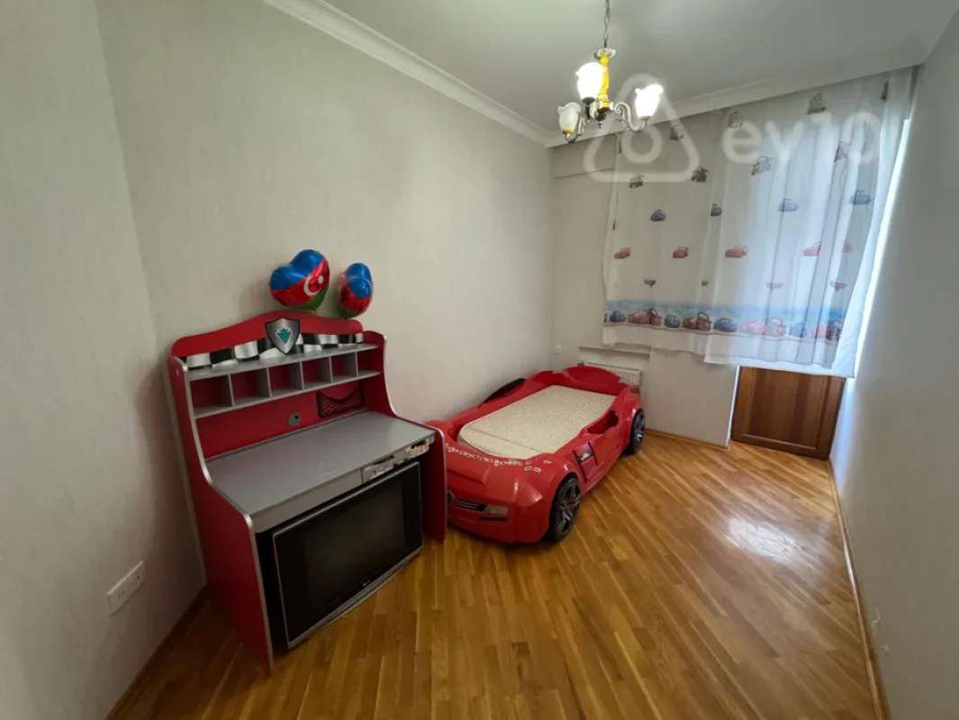 Kirayə verilir 3 otaqlı yeni tikili 120 m²