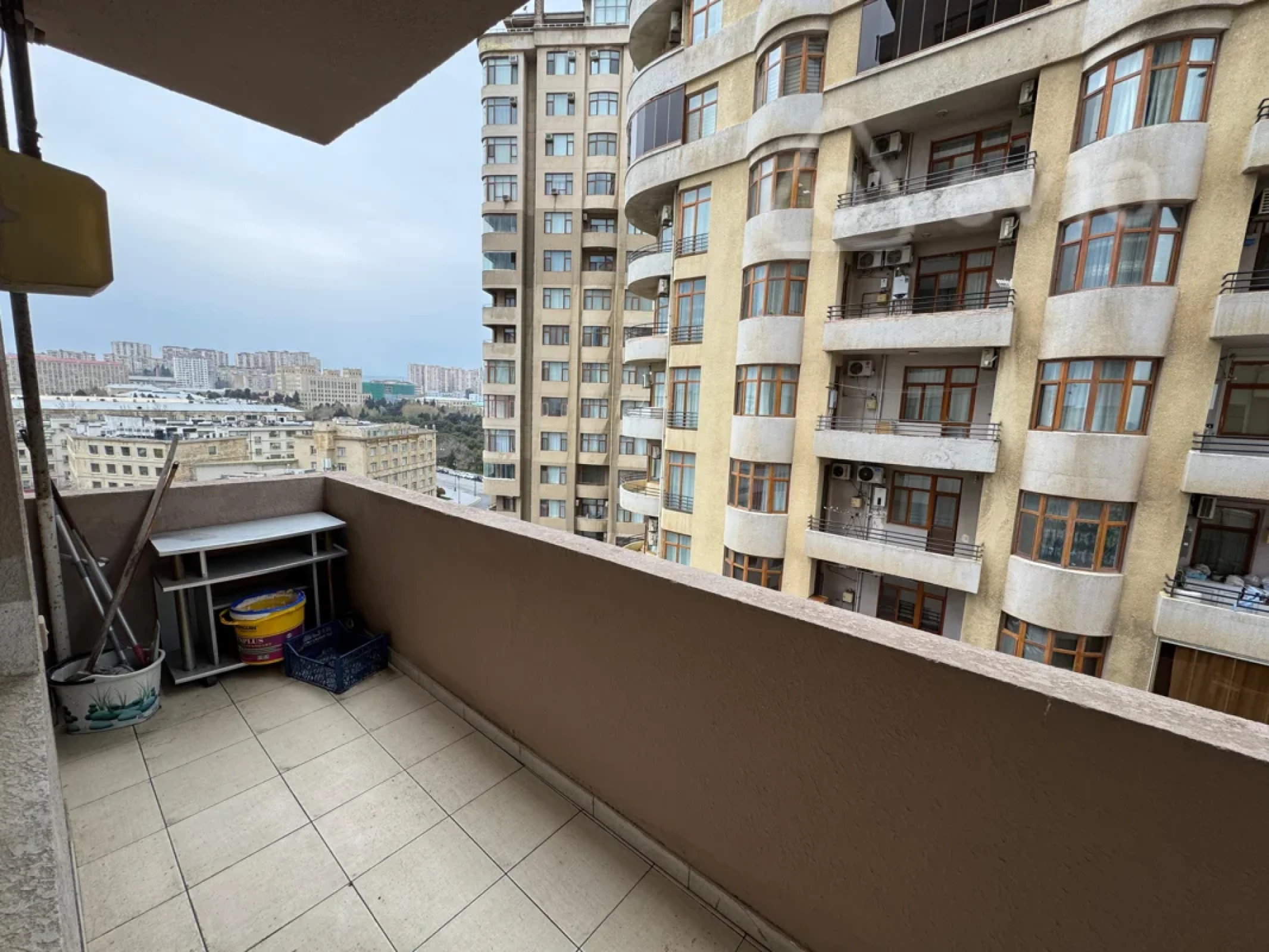 Kirayə verilir 3 otaqlı yeni tikili 120 m²