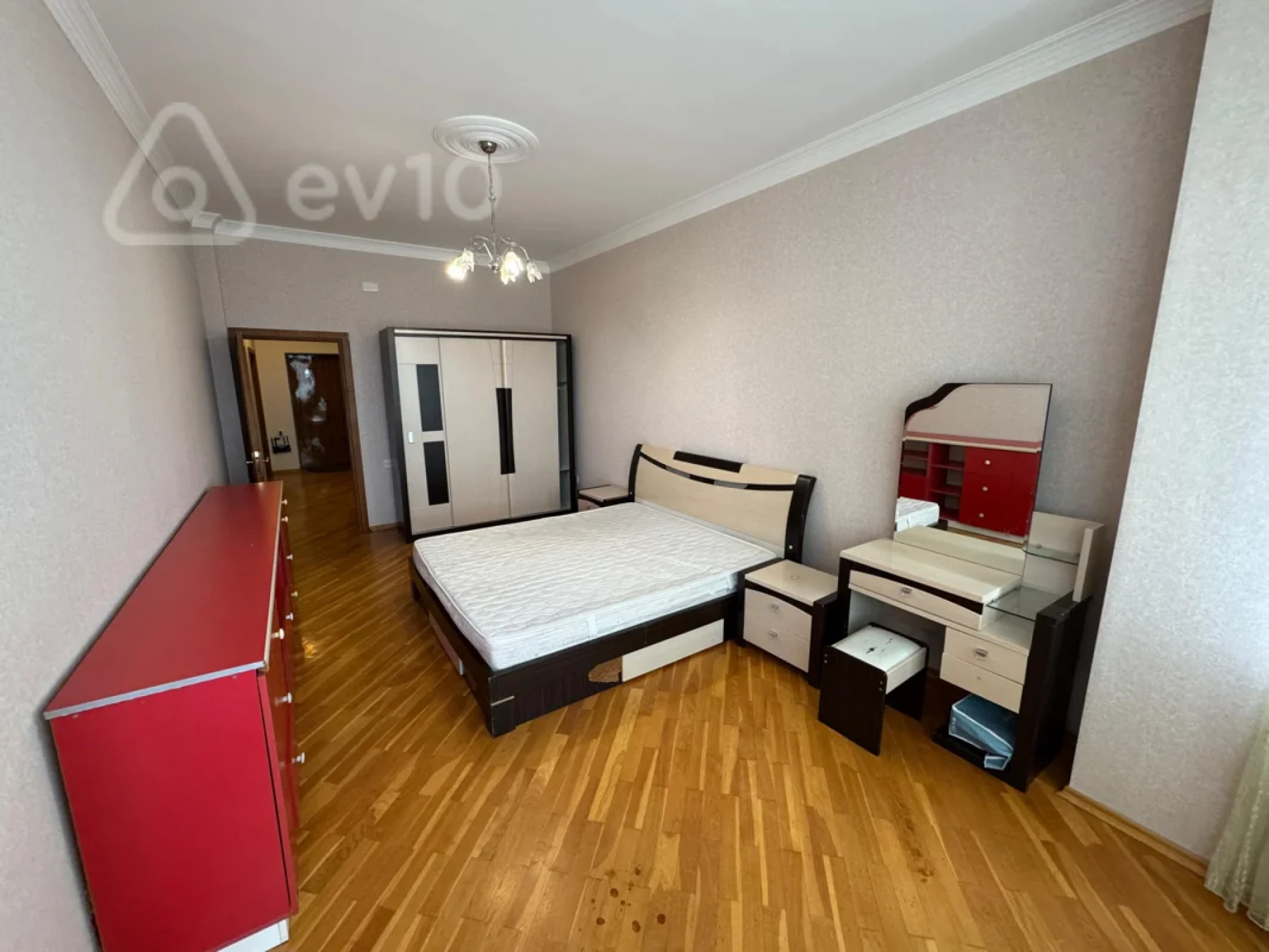 Kirayə verilir 3 otaqlı yeni tikili 120 m²