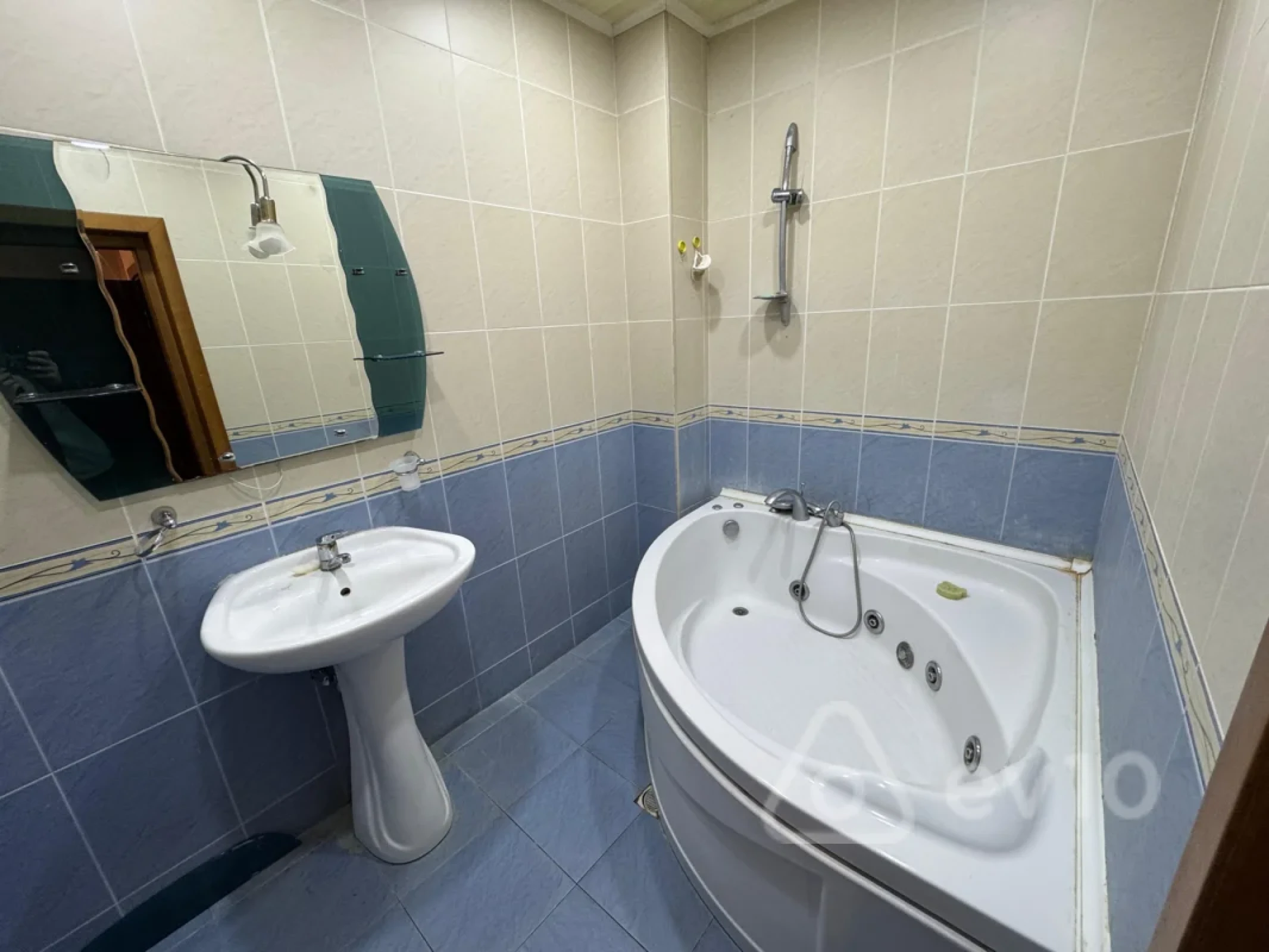 Kirayə verilir 3 otaqlı yeni tikili 120 m²