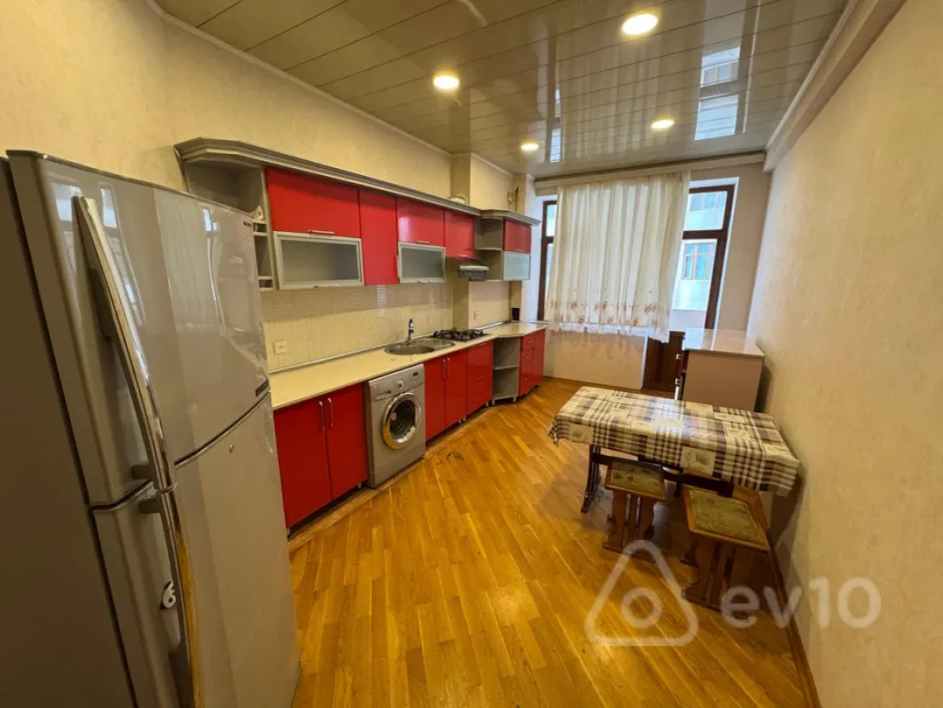 Kirayə verilir 3 otaqlı yeni tikili 120 m²