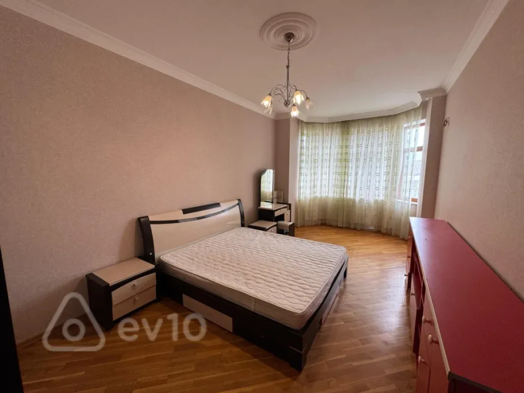 Kirayə verilir 3 otaqlı yeni tikili 120 m²