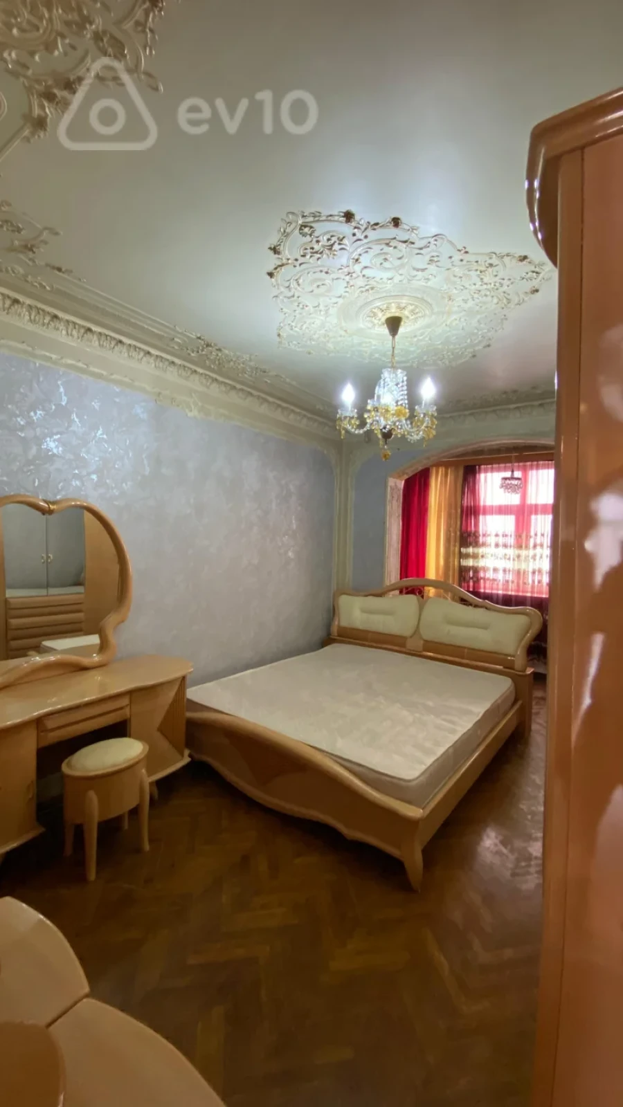 Kirayə verilir 2 otaqlı köhnə tikili 80 m²