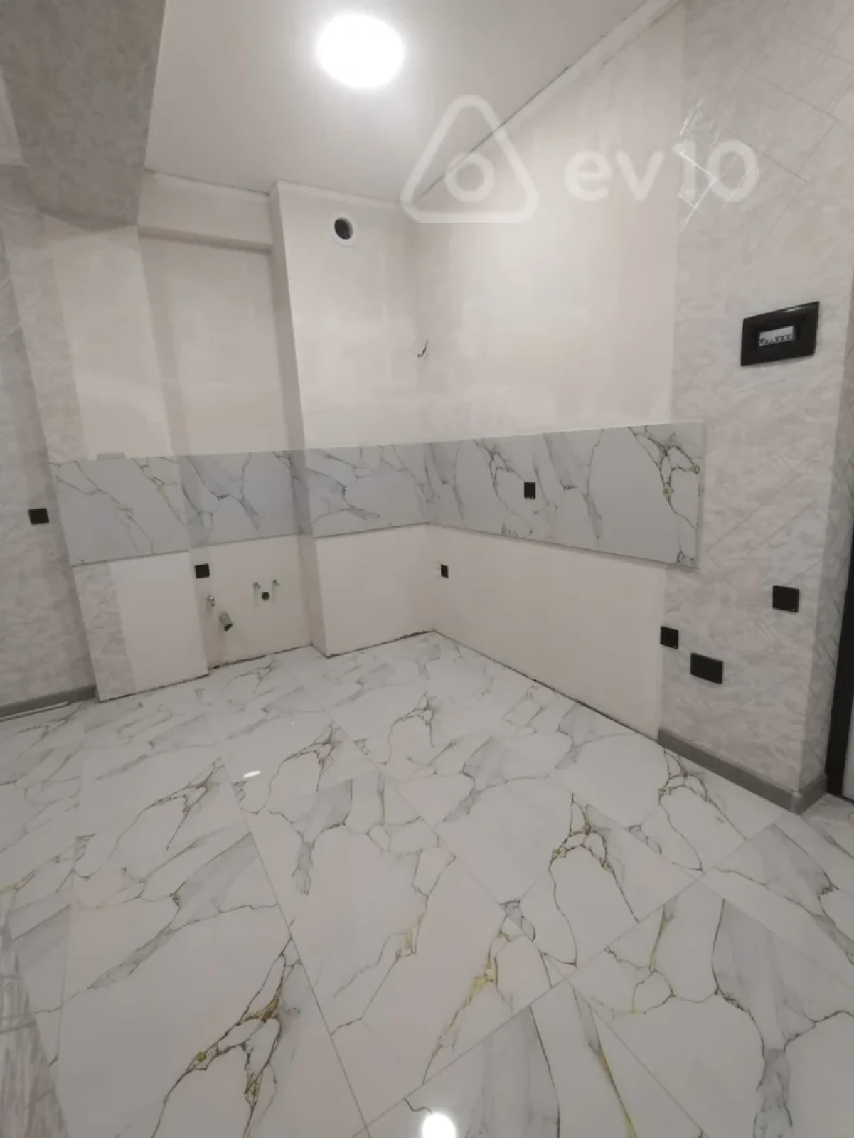 Satılır 2 otaqlı yeni tikili 53 m²