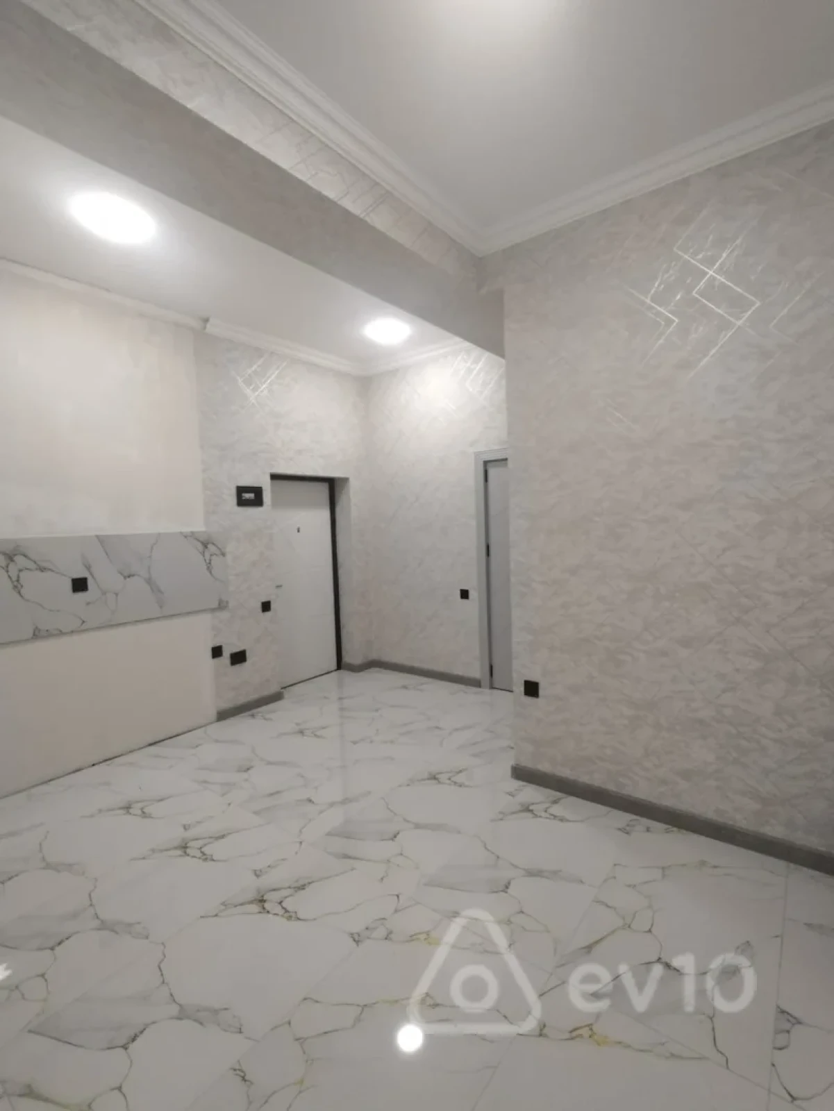 Satılır 2 otaqlı yeni tikili 53 m²