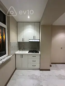 Satılır 2 otaqlı köhnə tikili 42 m²
