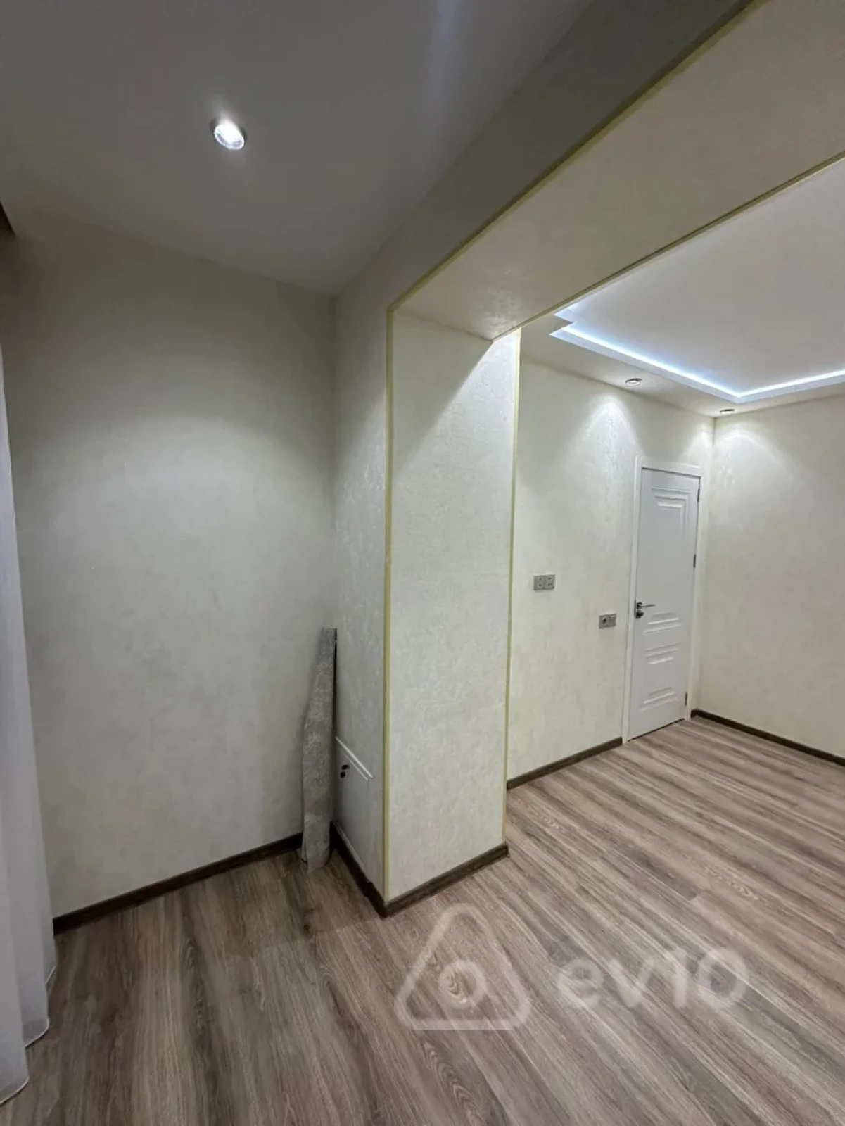 Satılır 2 otaqlı köhnə tikili 42 m²