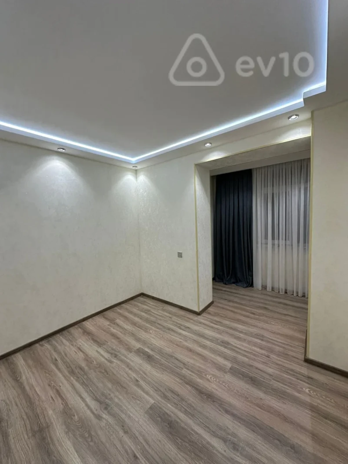 Satılır 2 otaqlı köhnə tikili 42 m²
