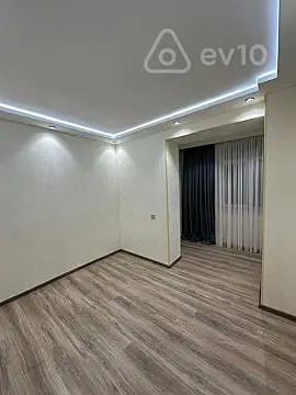 Satılır 2 otaqlı köhnə tikili 42 m²