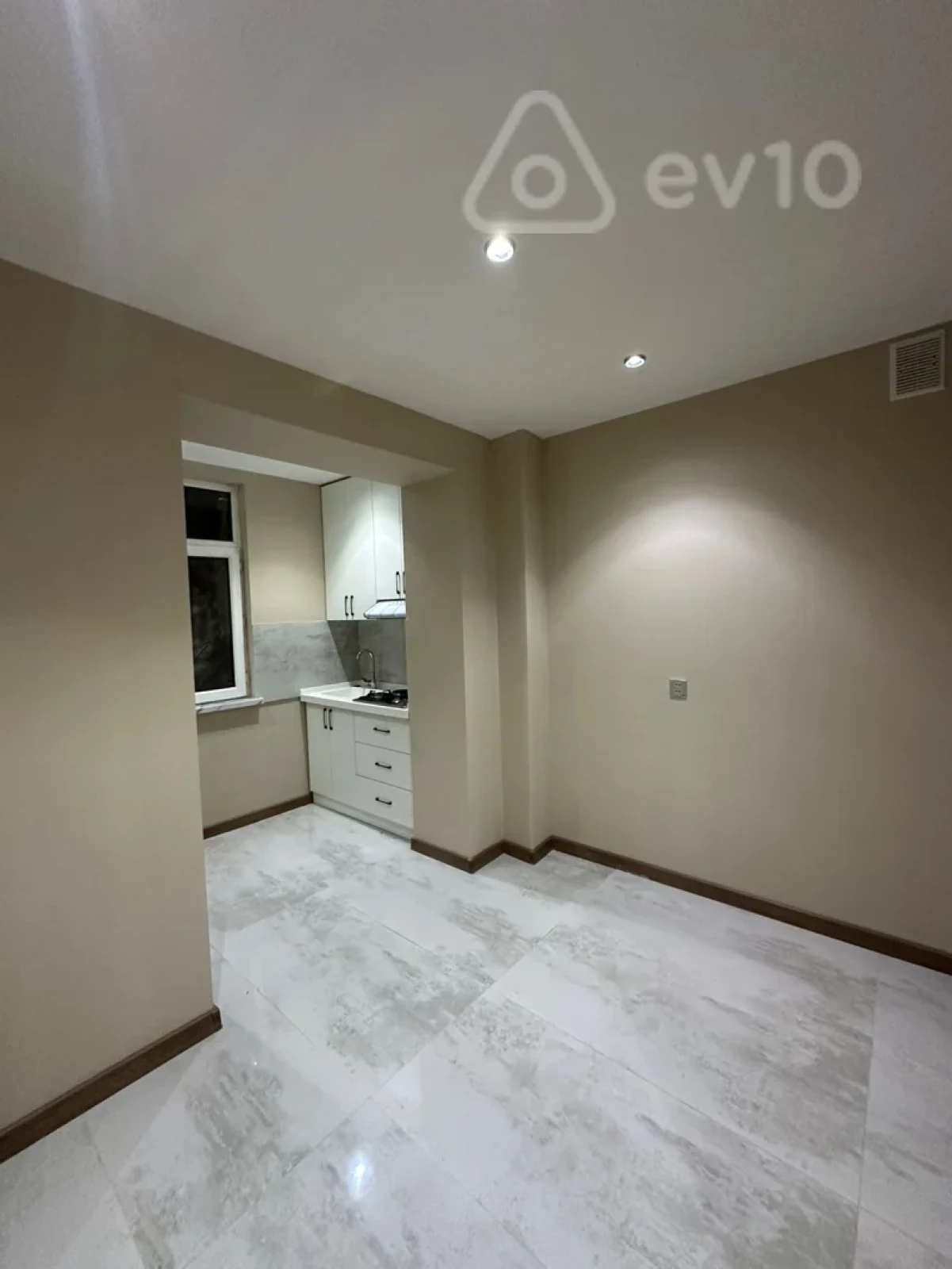Satılır 2 otaqlı köhnə tikili 42 m²