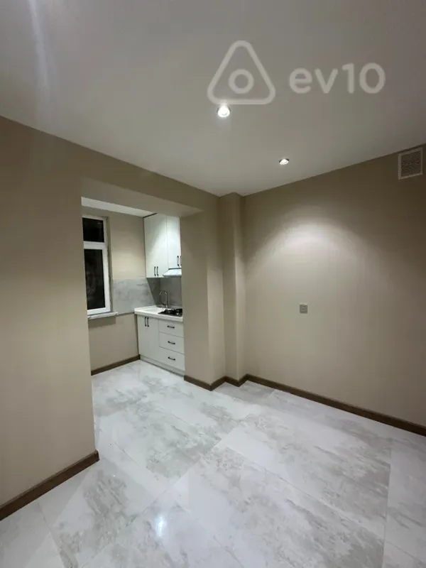 Satılır 2 otaqlı köhnə tikili 42 m²
