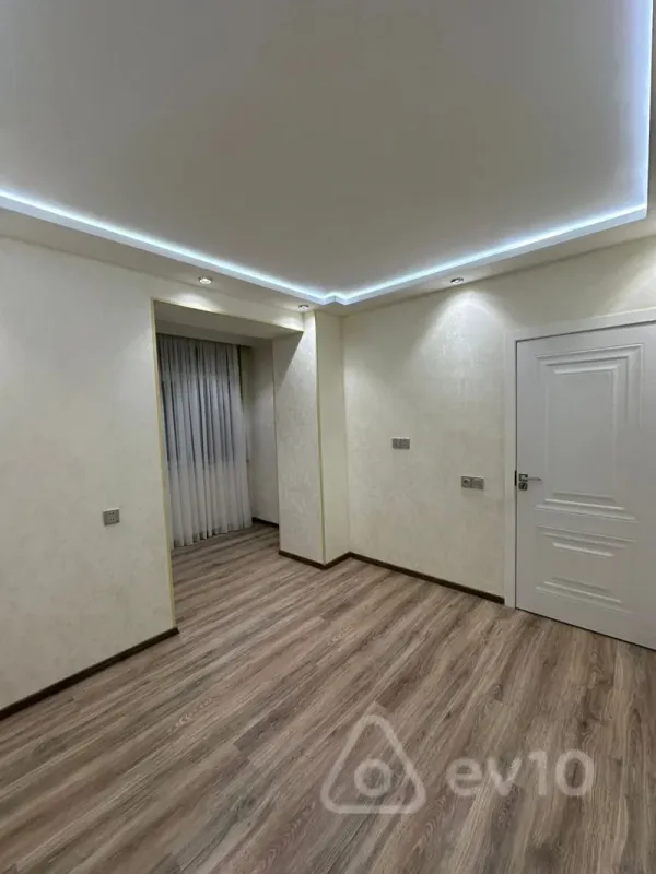 Satılır 2 otaqlı köhnə tikili 42 m²