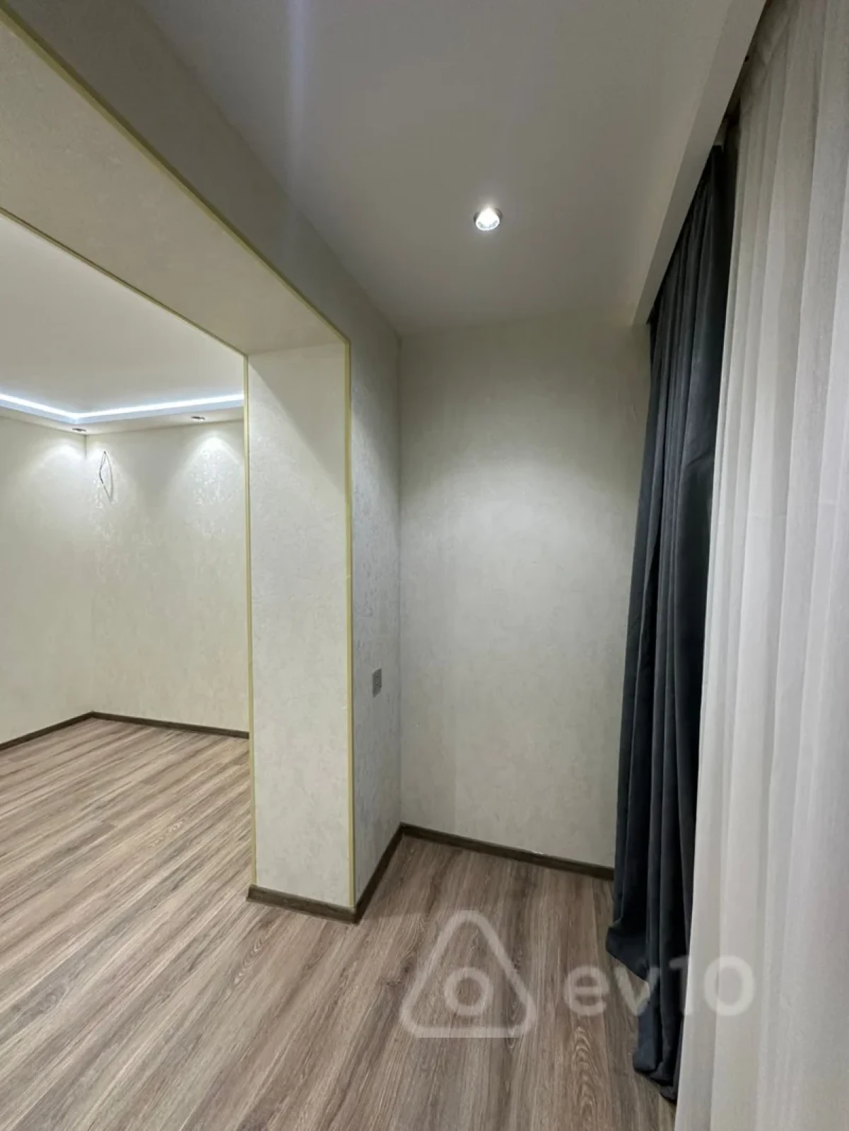 Satılır 2 otaqlı köhnə tikili 42 m²