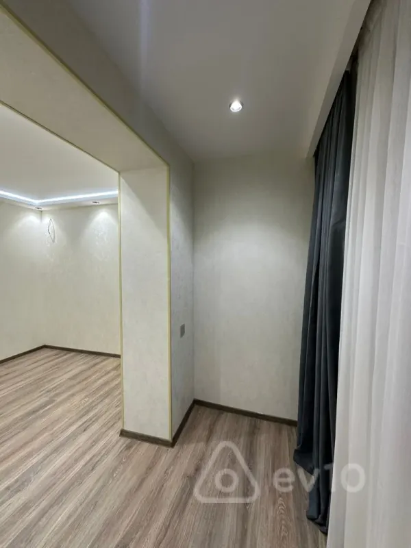 Satılır 2 otaqlı köhnə tikili 42 m²