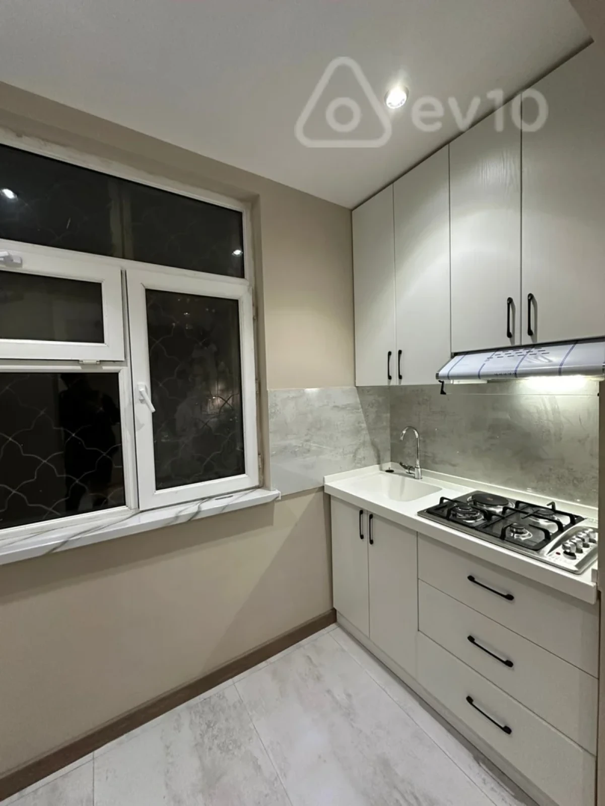 Satılır 2 otaqlı köhnə tikili 42 m²