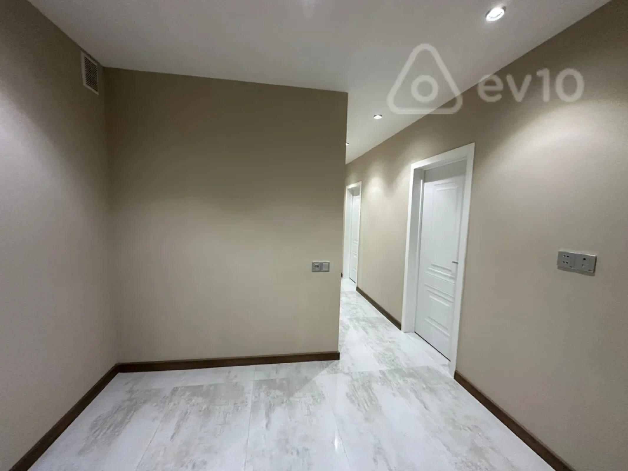 Satılır 2 otaqlı köhnə tikili 42 m²