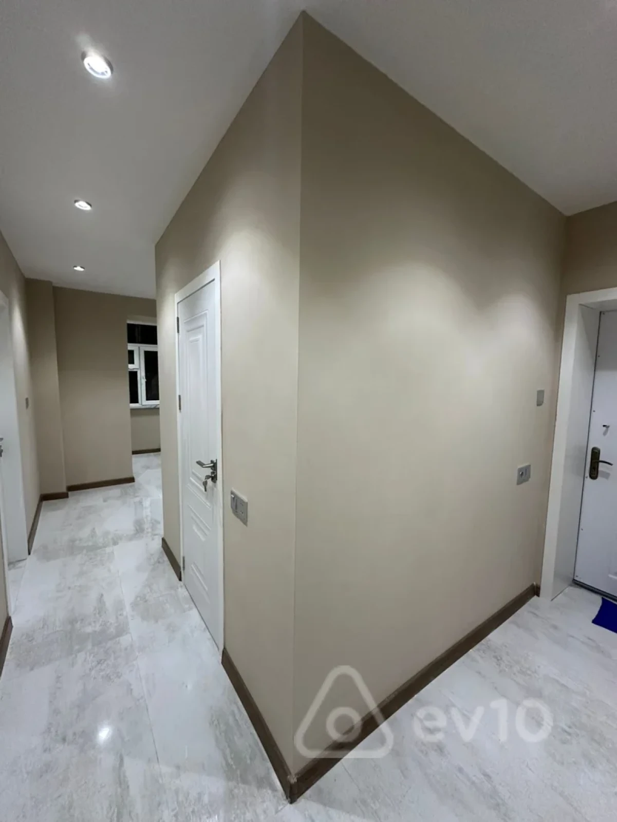 Satılır 2 otaqlı köhnə tikili 42 m²