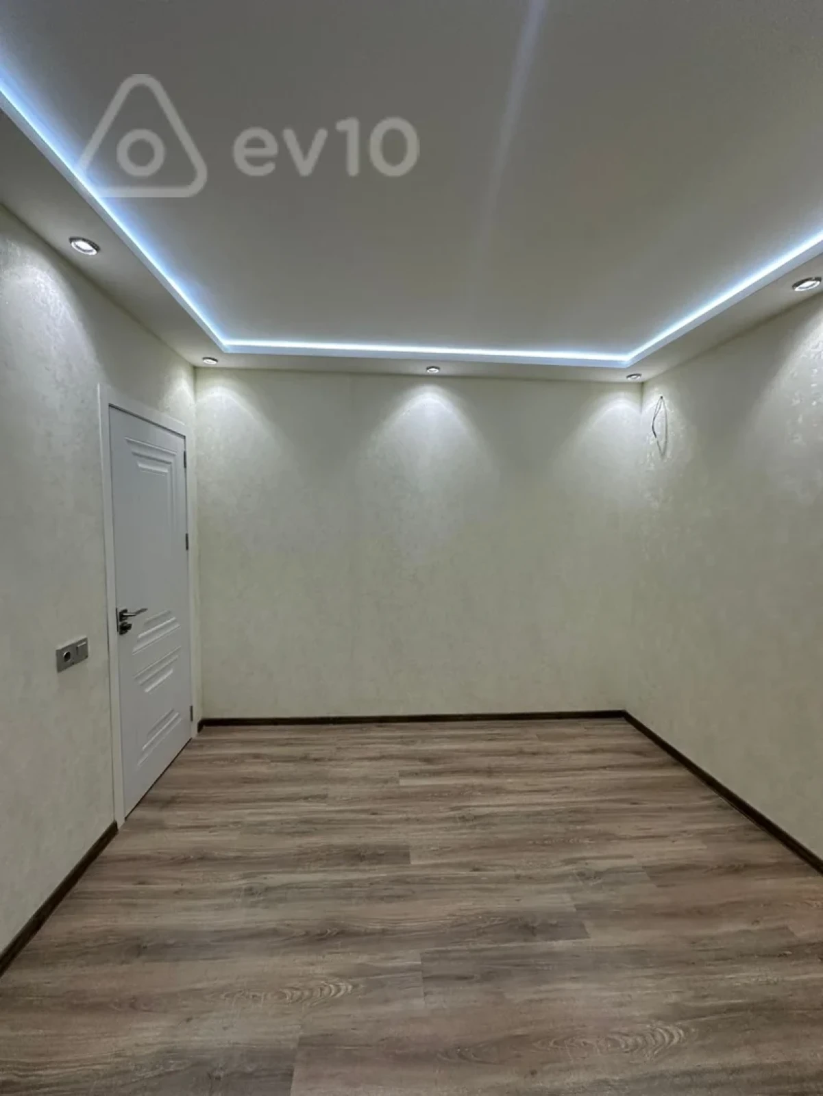 Satılır 2 otaqlı köhnə tikili 42 m²