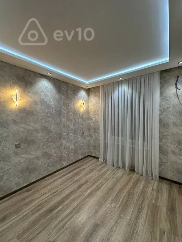 Satılır 2 otaqlı köhnə tikili 42 m²
