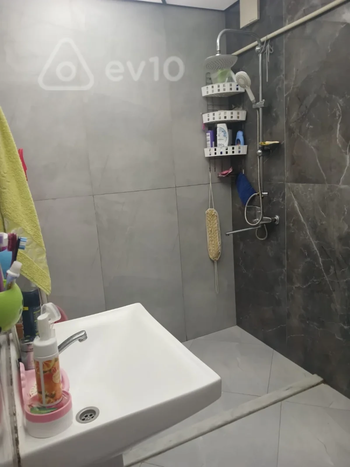 Kirayə verilir 3 otaqlı köhnə tikili 70 m²