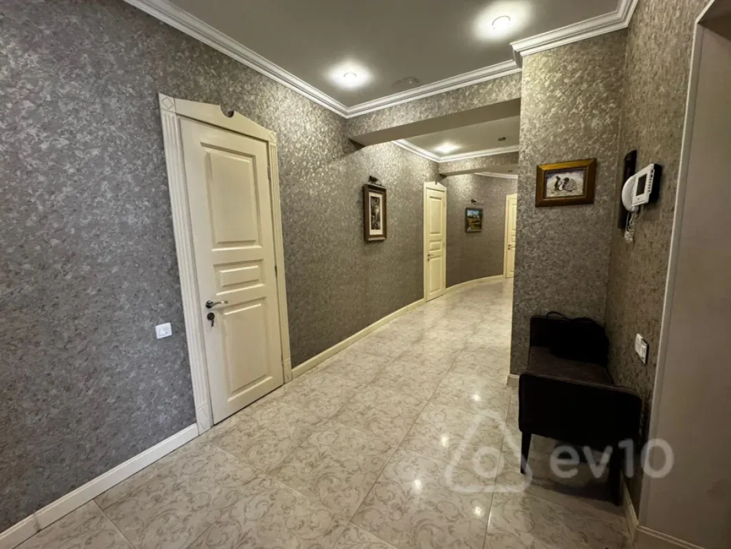 Satılır 5 otaqlı yeni tikili 220 m²