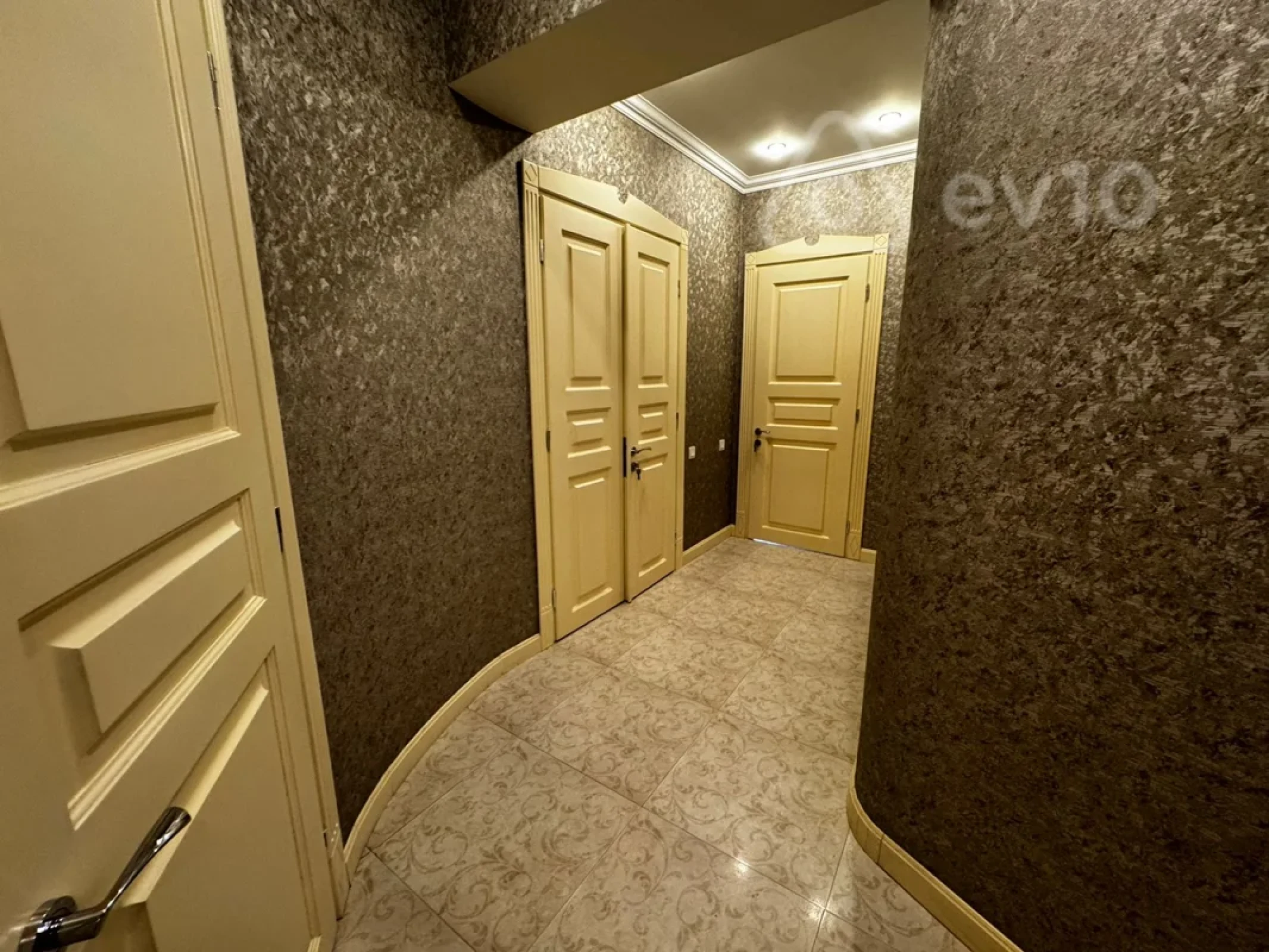 Satılır 5 otaqlı yeni tikili 220 m²