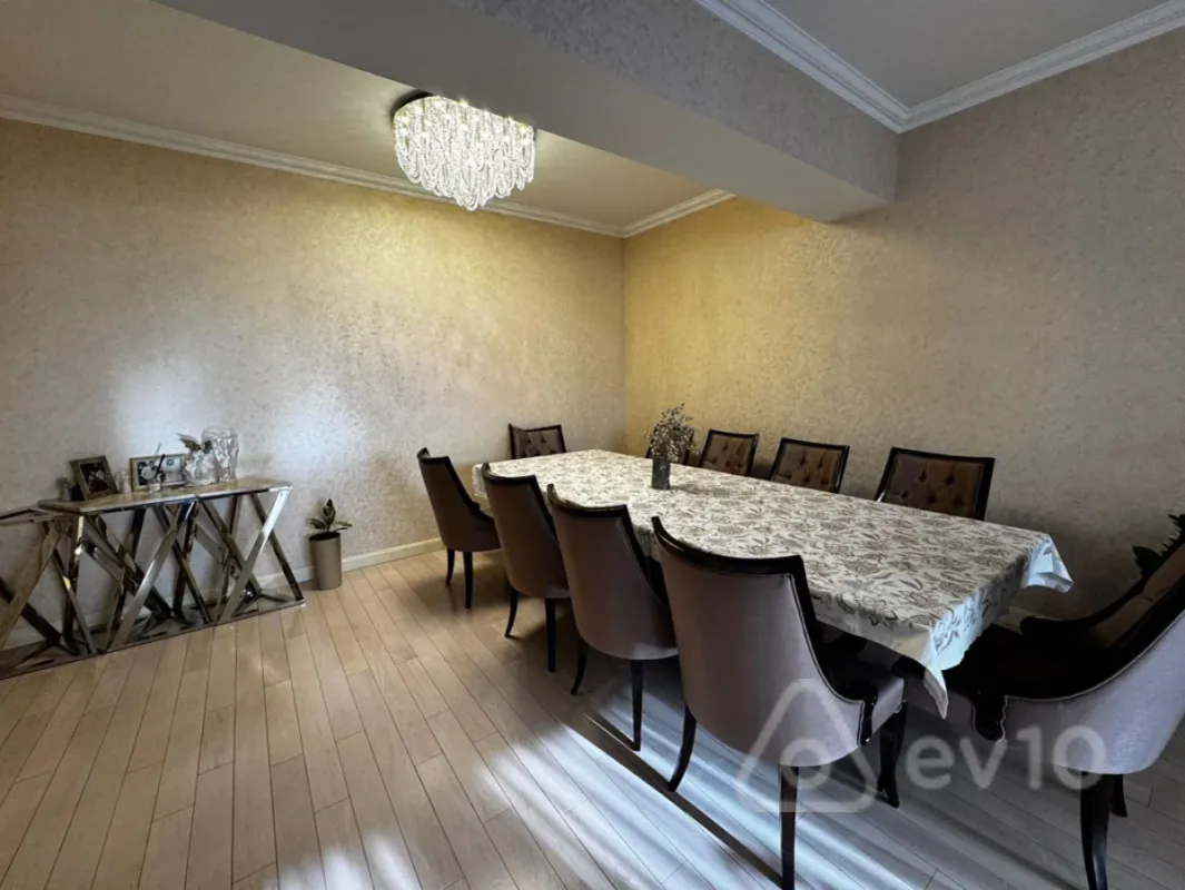 Satılır 5 otaqlı yeni tikili 220 m²