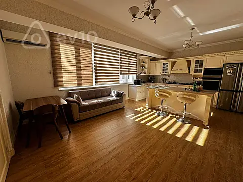 Satılır 5 otaqlı yeni tikili 220 m²