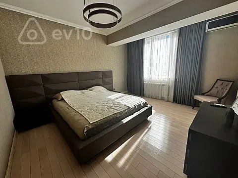 Satılır 5 otaqlı yeni tikili 220 m²