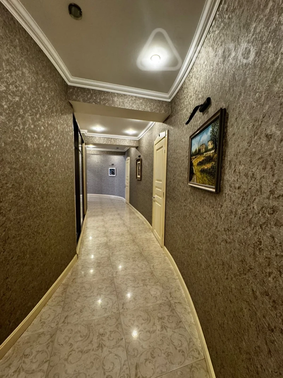 Satılır 5 otaqlı yeni tikili 220 m²