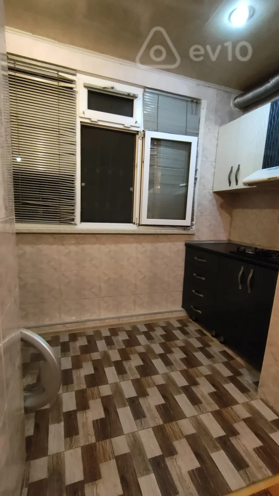 Satılır 3 otaqlı köhnə tikili 60 m²