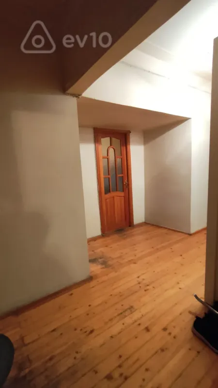 Satılır 3 otaqlı köhnə tikili 60 m²