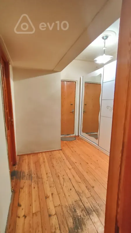 Satılır 3 otaqlı köhnə tikili 60 m²