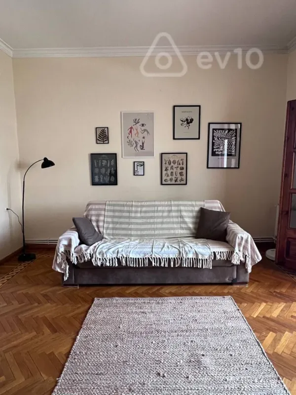 Kirayə verilir 2 otaqlı köhnə tikili 75 m²