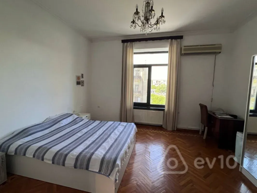 Kirayə verilir 2 otaqlı köhnə tikili 75 m²