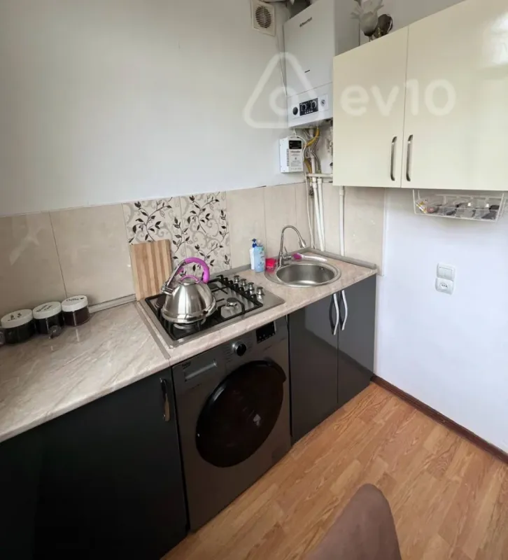 Kirayə verilir 2 otaqlı köhnə tikili 75 m²