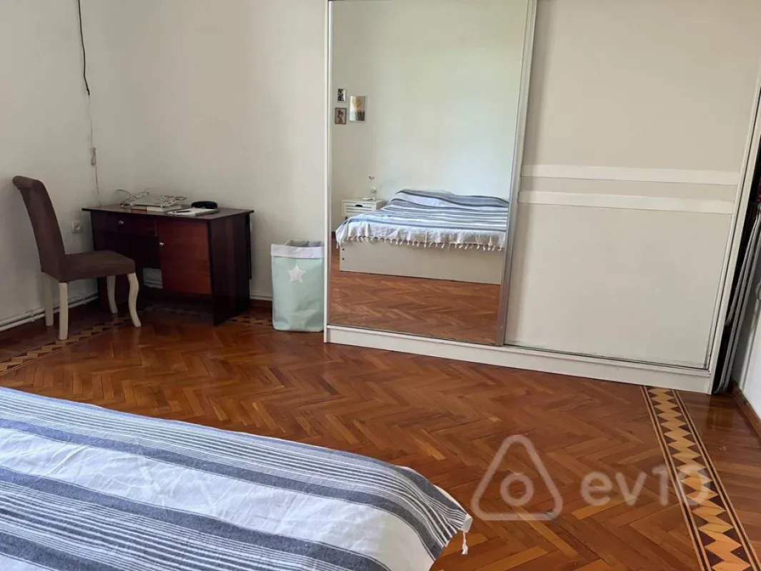 Kirayə verilir 2 otaqlı köhnə tikili 75 m²
