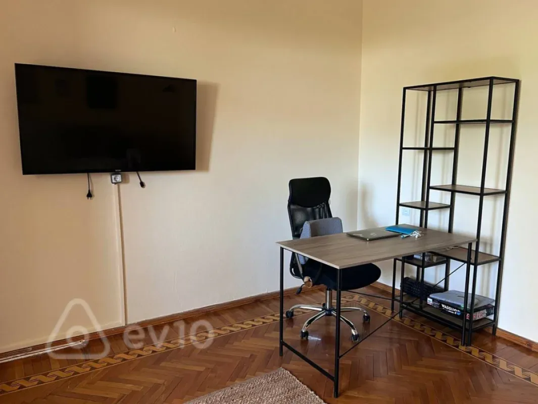Kirayə verilir 2 otaqlı köhnə tikili 75 m²