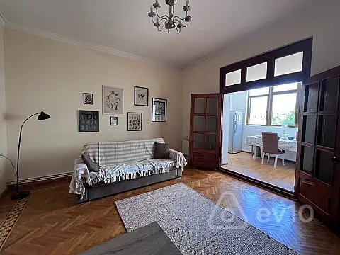 Kirayə verilir 2 otaqlı köhnə tikili 75 m²