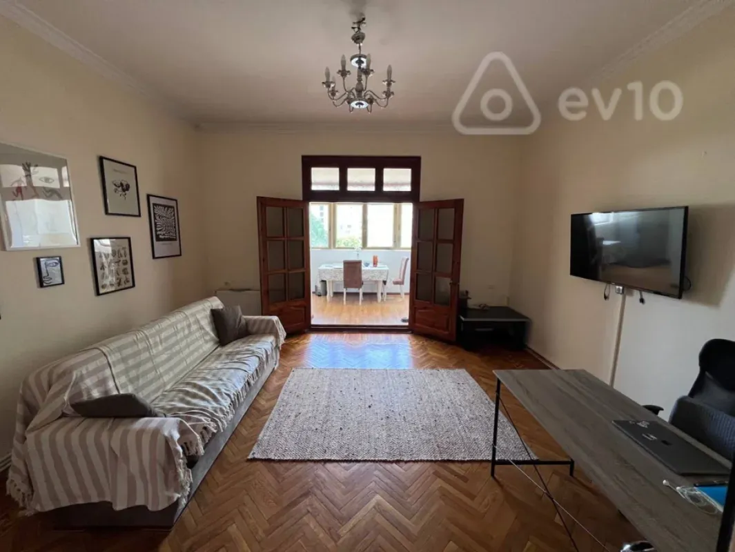 Kirayə verilir 2 otaqlı köhnə tikili 75 m²