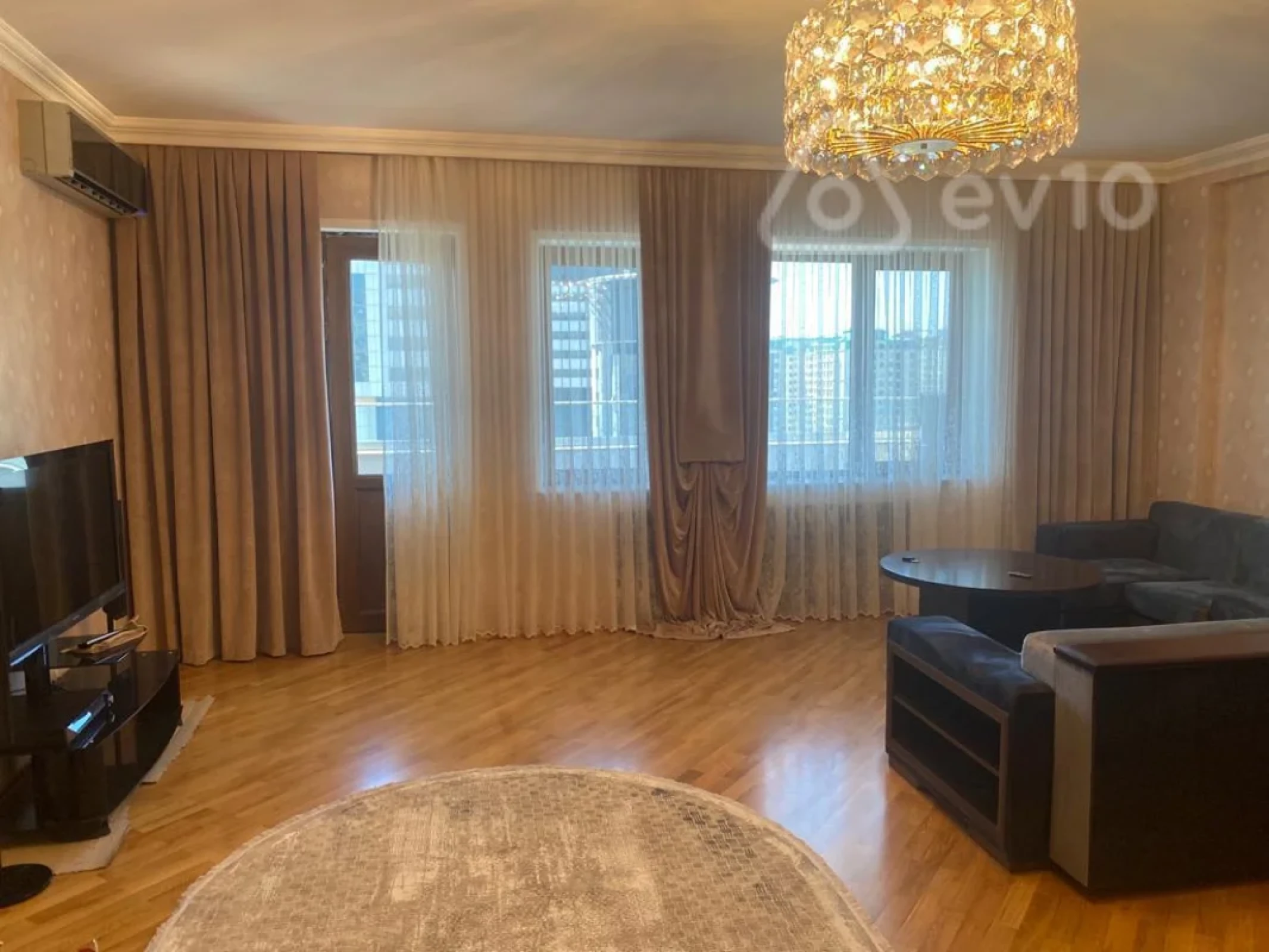 Kirayə verilir 3 otaqlı yeni tikili 160 m²