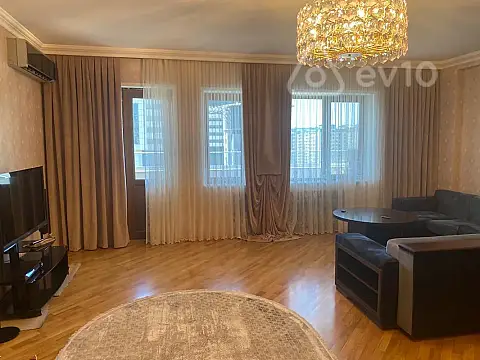 Kirayə verilir 3 otaqlı yeni tikili 160 m²