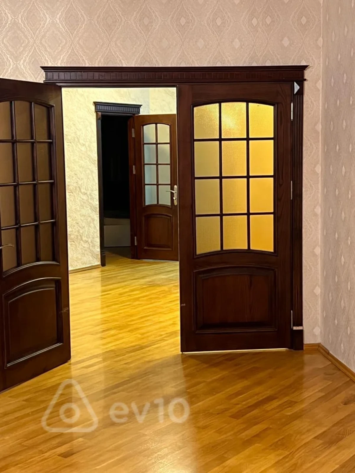 Kirayə verilir 3 otaqlı yeni tikili 160 m²