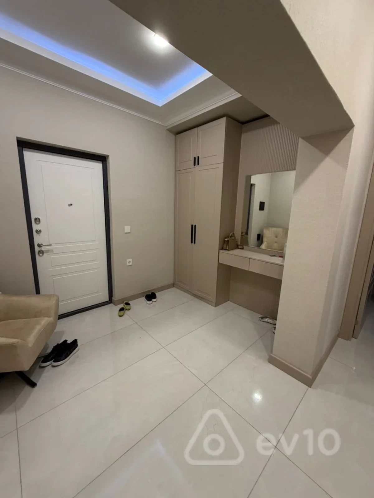 Kirayə verilir 2 otaqlı yeni tikili 70 m²