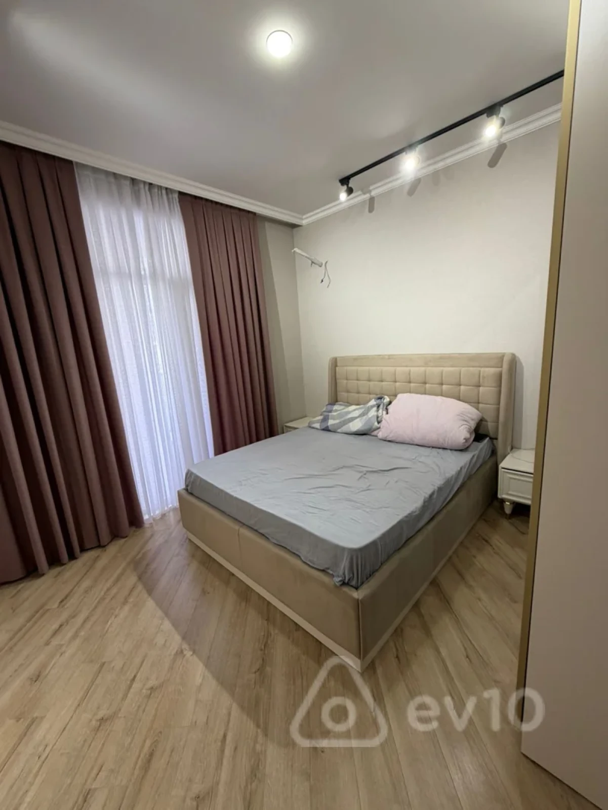 Kirayə verilir 2 otaqlı yeni tikili 70 m²