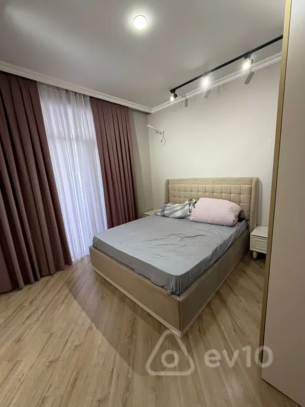 Kirayə verilir 2 otaqlı yeni tikili 70 m²