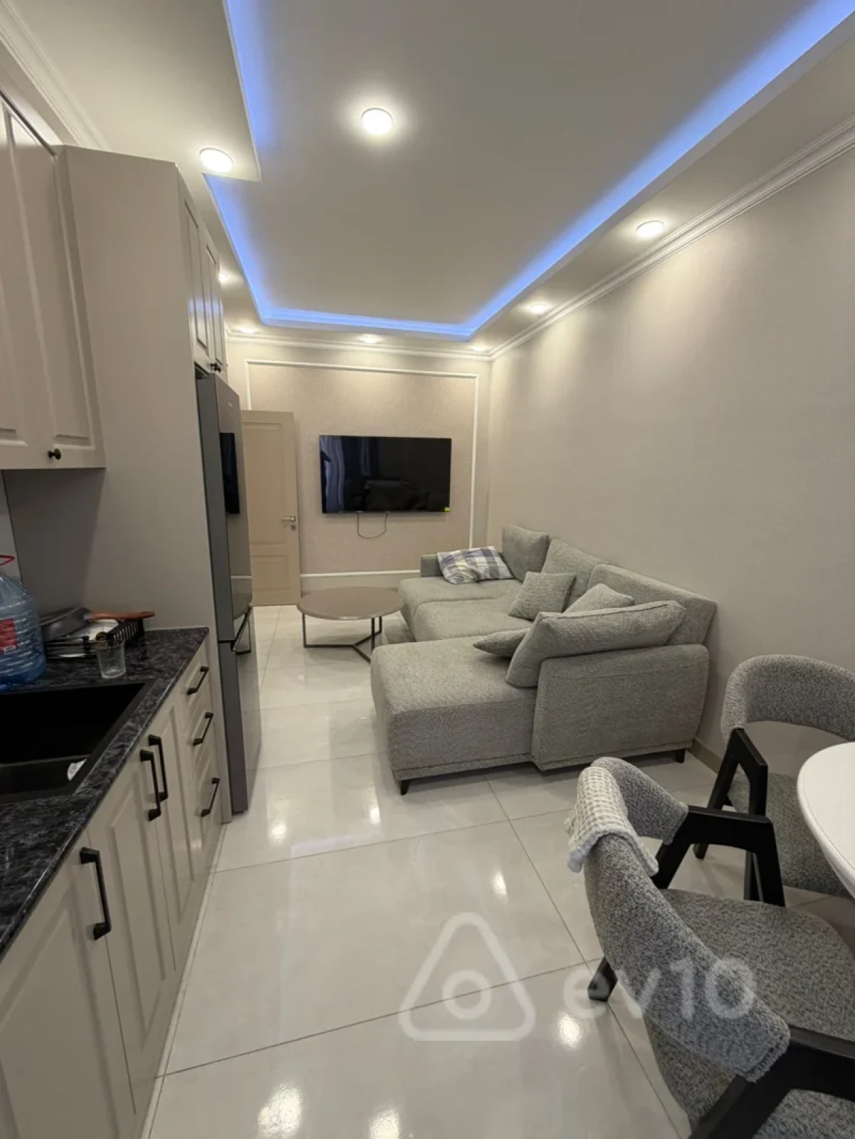 Kirayə verilir 2 otaqlı yeni tikili 70 m²