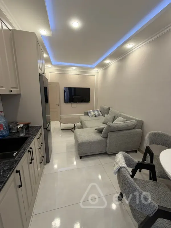 Kirayə verilir 2 otaqlı yeni tikili 70 m²