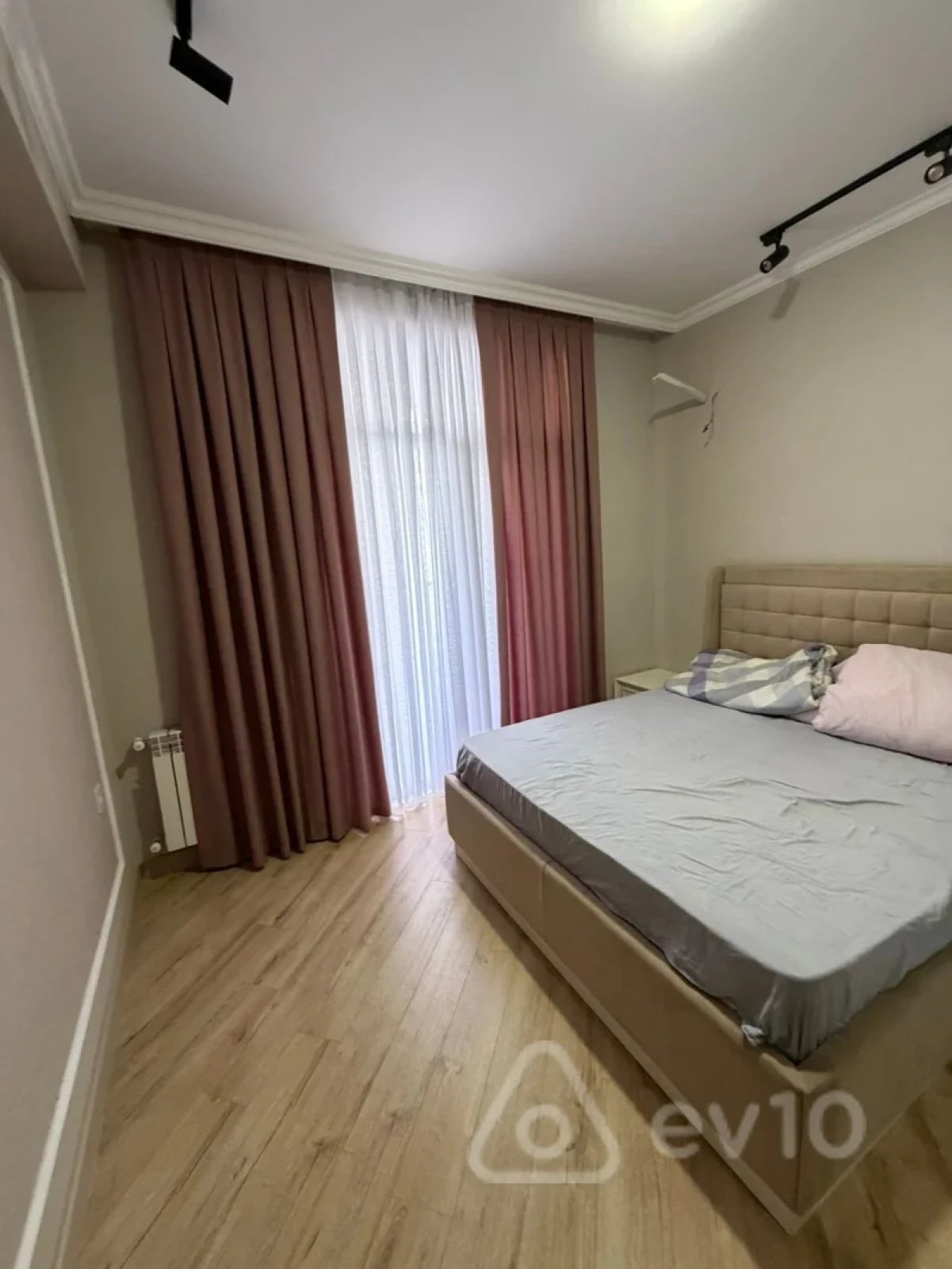 Kirayə verilir 2 otaqlı yeni tikili 70 m²