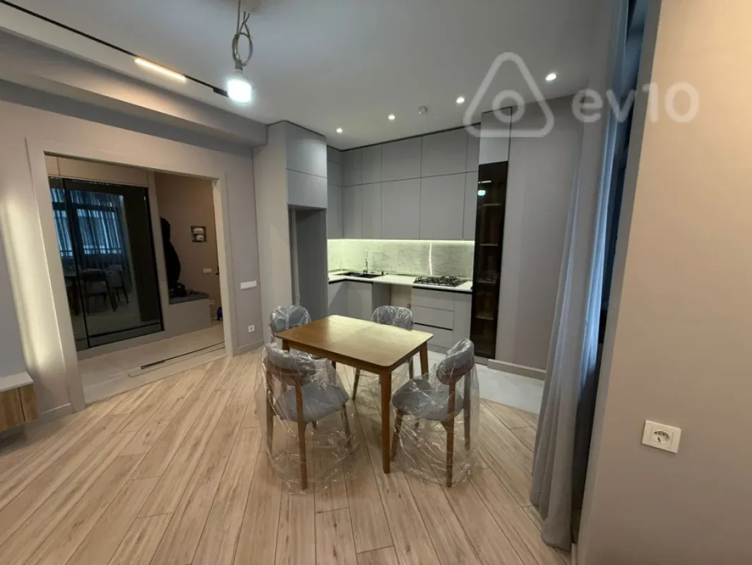 Kirayə verilir 3 otaqlı yeni tikili 75 m²